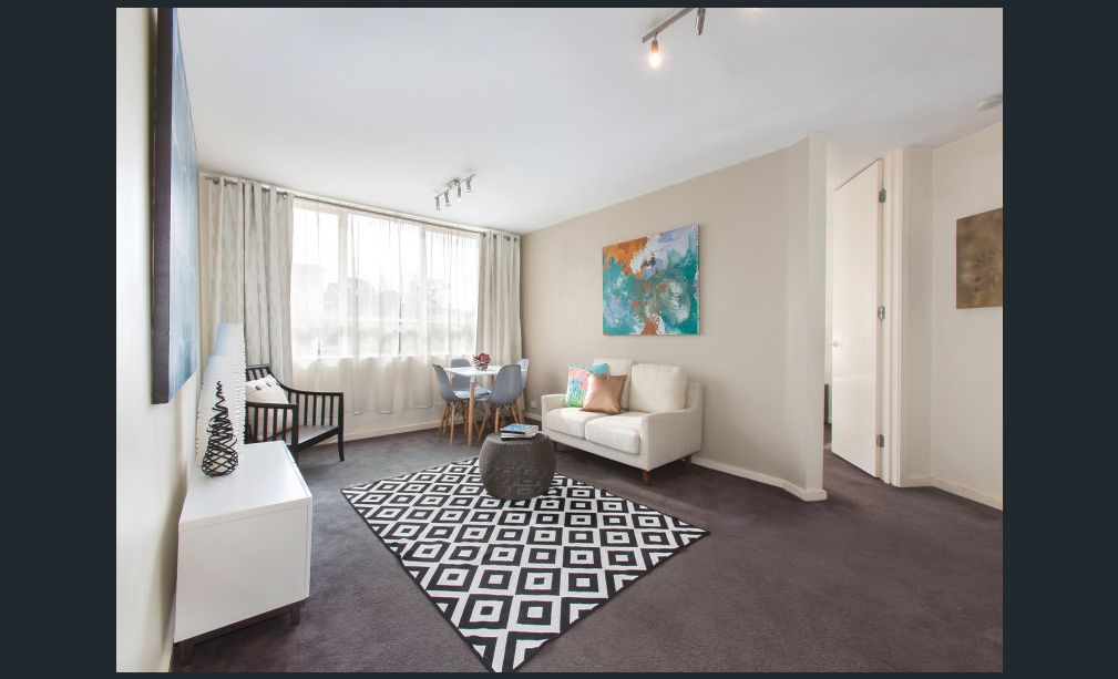 -Jurong-East Room for Rent